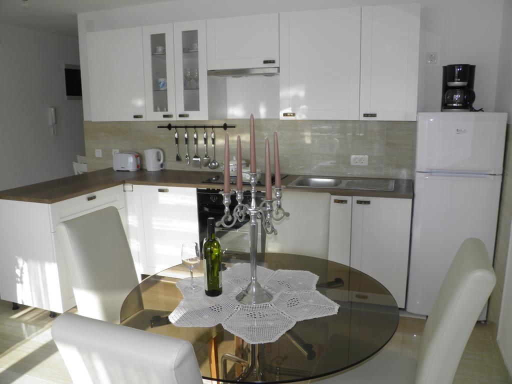 Dinjiška Apartments Perla מראה חיצוני תמונה